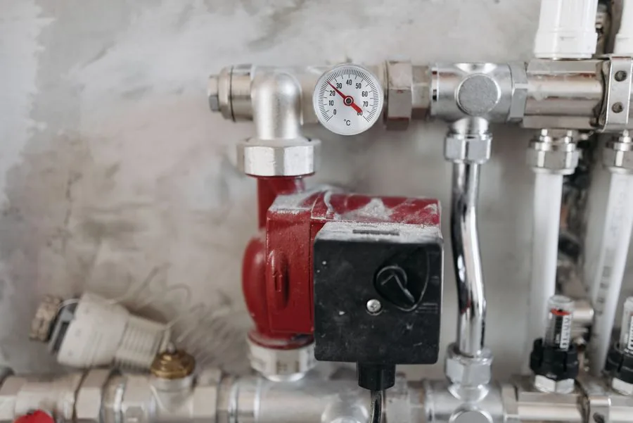 Pressure gauge on a set of water pipes